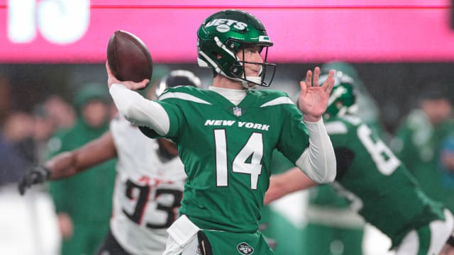 Jets' QB Trevor Siemian attempts a pass vs. Atlanta
